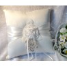 Edles  Ringkissen 18 x 18 cm aus  Satin in creme